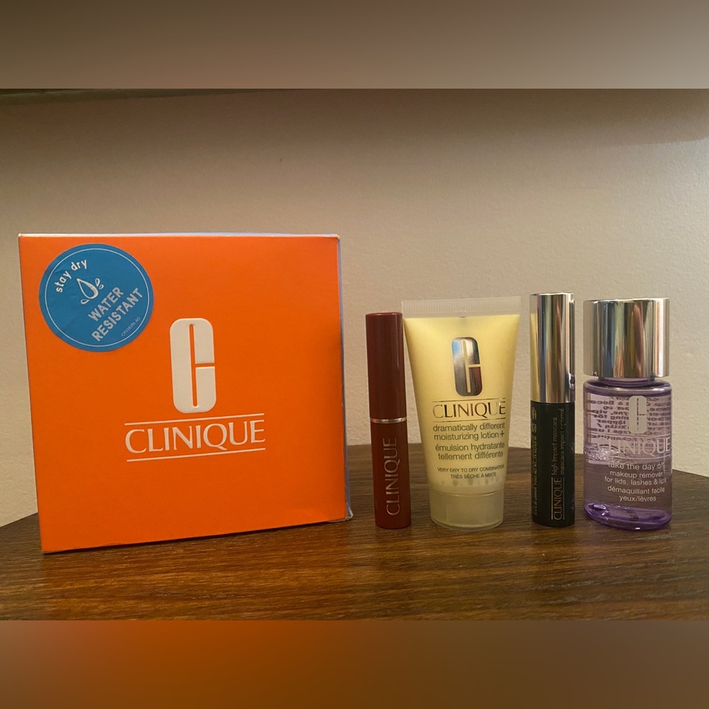 Clinique 4pc Set NWOT tags from Macy’s Online